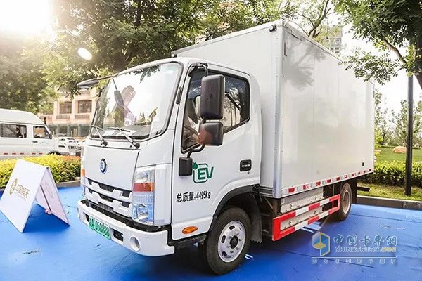 中國(guó)恒天新楚風(fēng)純電動(dòng)廂式運(yùn)輸車