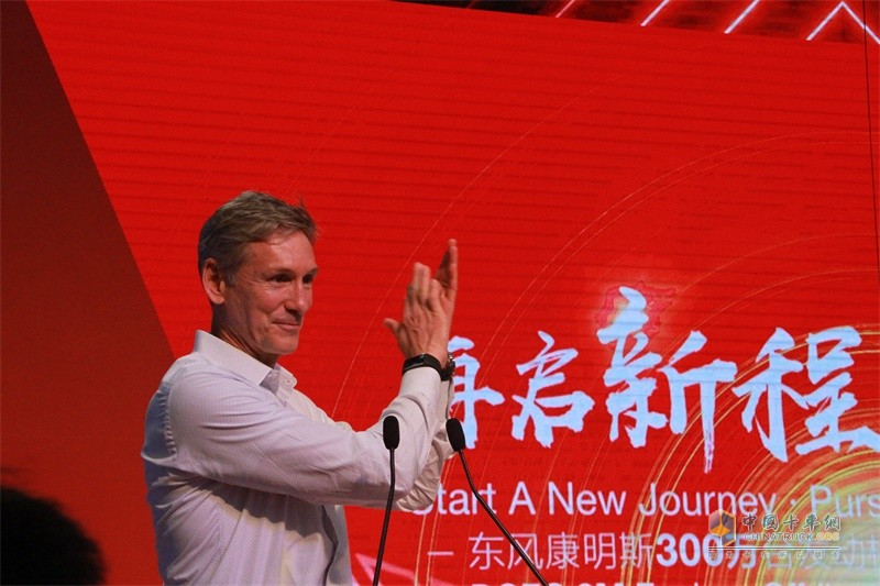 東風康明斯第300萬臺發(fā)動機下線暨國六產(chǎn)品上市儀式