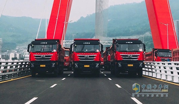 上汽紅巖自卸車擔當重慶牌樓長江大橋測試“主角”
