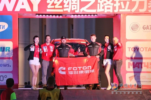 福田康明斯車(chē)隊(duì)發(fā)車(chē)合影
