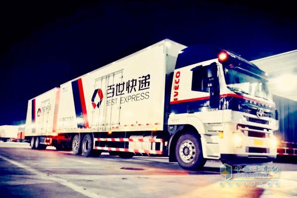 上汽紅巖中置軸貨運(yùn)車(chē)助力百世快遞