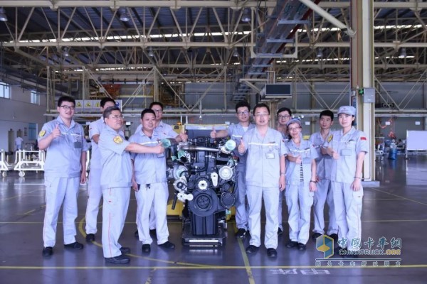 東風(fēng)商用車(chē)DDi13發(fā)動(dòng)機(jī)研發(fā)團(tuán)隊(duì)