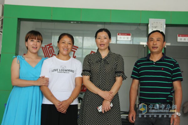 周正香平時就非常注重與身邊人的關系相處，人緣好