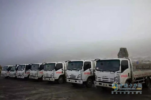 蓄勢待發(fā)的慶鈴車隊(duì)