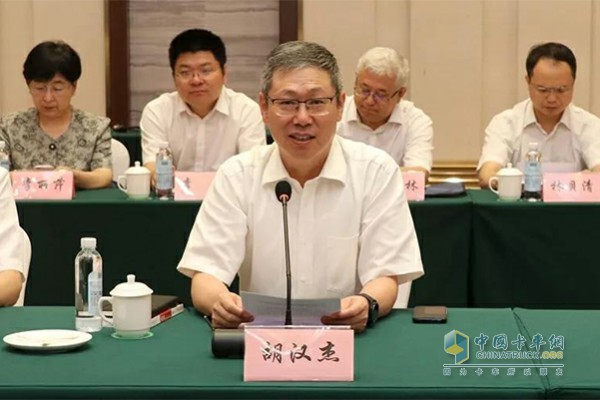 中國(guó)一汽總經(jīng)理助理、一汽解放董事長(zhǎng)、黨委書(shū)記胡漢杰致辭