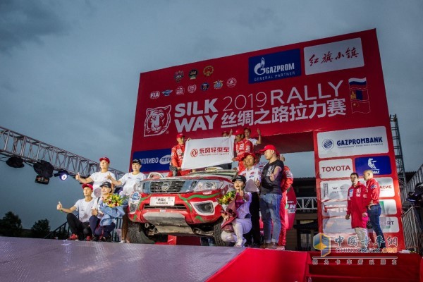 鄭州日產(chǎn)車隊(duì)奪得了2019絲綢之路國際拉力賽國際賽段T2量產(chǎn)組廠商隊(duì)冠軍