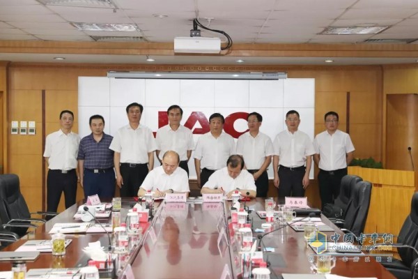 2019年7月25日，江淮汽車與濰柴戰(zhàn)略合作簽約儀式現(xiàn)場