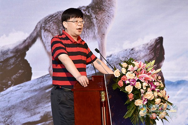 上汽紅巖常務(wù)副總經(jīng)理、營(yíng)銷公司總經(jīng)理施軼才致辭
