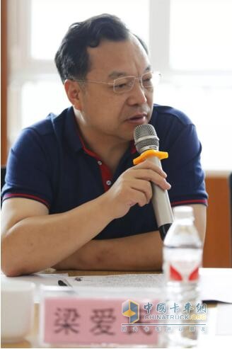 中國石化北京化工研究院副院長、中國合成橡膠工業(yè)協(xié)會會長梁愛民