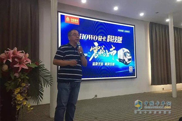 河南東興汽車銷售服務有限公司總經(jīng)理趙彥平介紹優(yōu)惠政策