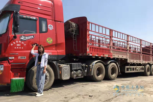 90后+女司機(jī)+快手網(wǎng)紅  小姑娘許開敏與東風(fēng)商用車的故事已過十年