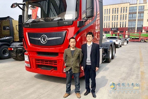 方擁軍師傅采購(gòu)東風(fēng)天龍KX牽引車