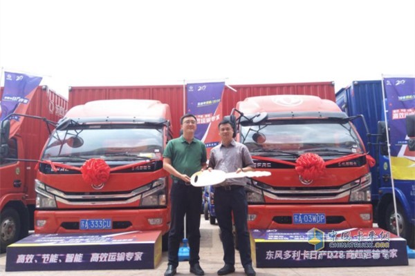 卡色奧貨車租賃有限公司常明?？?右)
