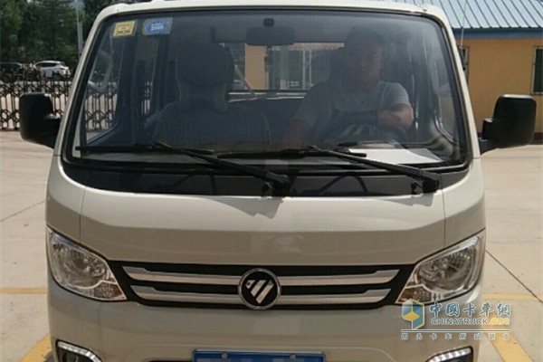 祥菱物流之星蔡先生駕車準(zhǔn)備采購(gòu)貨品