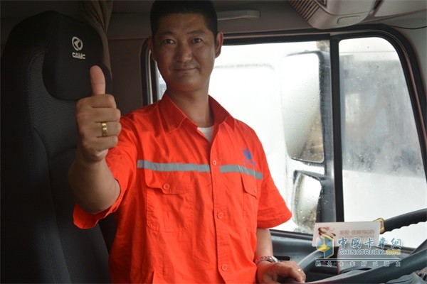 華菱星馬吉平建材公司車(chē)隊(duì)駕駛員毛貴富