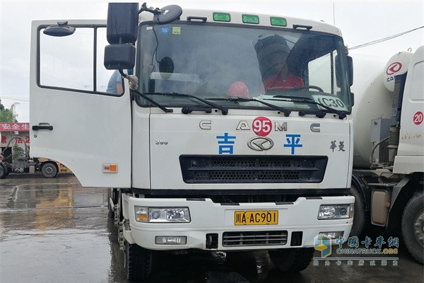 毛貴富認(rèn)為華菱星馬混凝土攪拌車(chē)出勤率很高