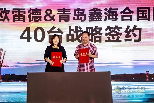 福田戴姆勒活動現(xiàn)場大客戶簽約