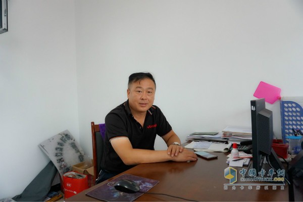 鵬璽物流的車(chē)隊(duì)長(zhǎng)劉桐良