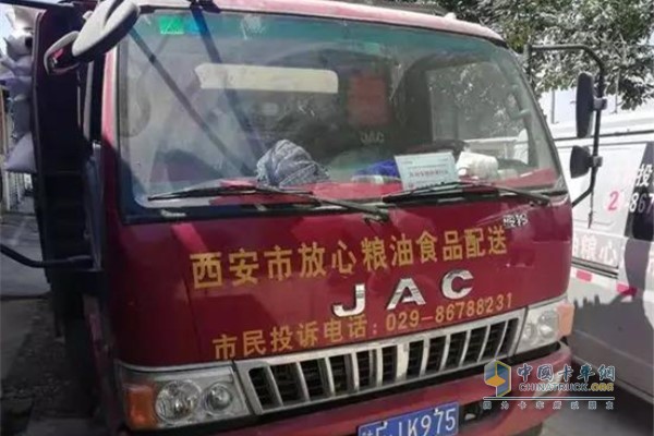 搭載云內(nèi)德威發(fā)動機(jī)的江淮E6