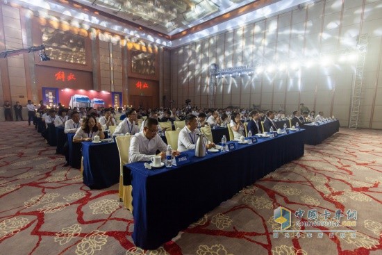 一汽解放新J6牽引車2.0全系投放儀式現(xiàn)場(chǎng)