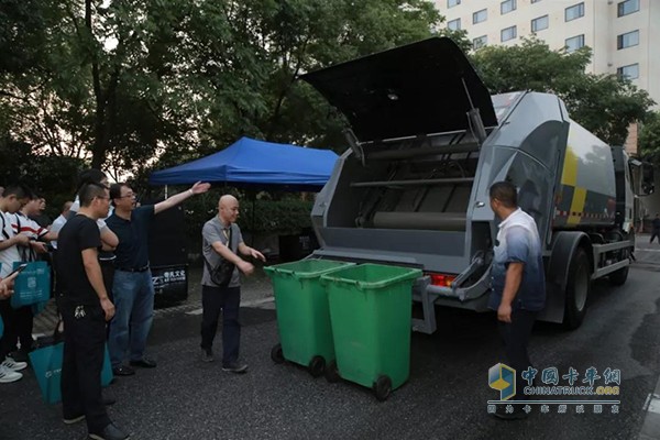 J6L-4×2-18噸洗掃車-揚州金威改裝