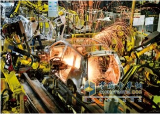 東風柳汽智能化、網(wǎng)聯(lián)化機械手臂焊接機器人