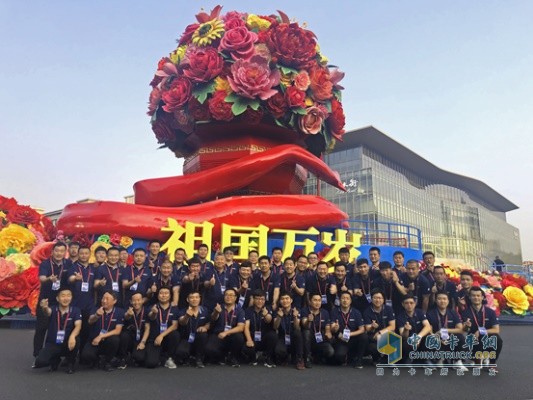 福田汽車(chē)國(guó)家主題彩車(chē)服務(wù)保障團(tuán)隊(duì)圓滿完成慶典服務(wù)保障任務(wù)