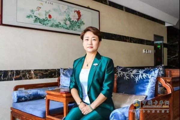 河北東迅汽車(chē)貿(mào)易有限公司董事長(zhǎng)侯紅梅