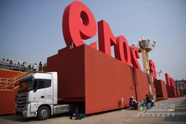 6輛年號車、16輛省市彩車、40輛國家主題彩車歐曼重卡搭載?？礨12發(fā)動機