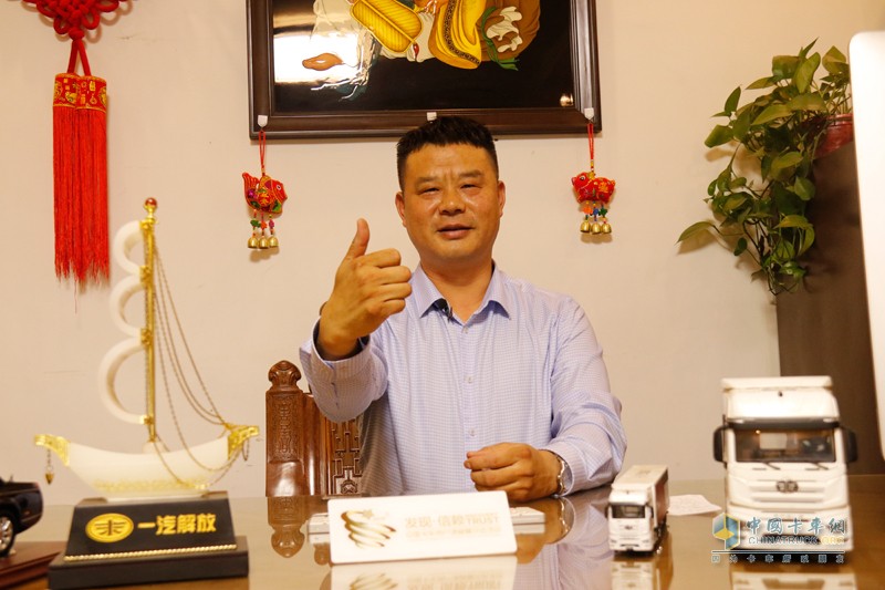 “榮耀萬輛，領(lǐng)航中原” 一汽解放河南區(qū)域長春青島雙基地雙萬輛慶典