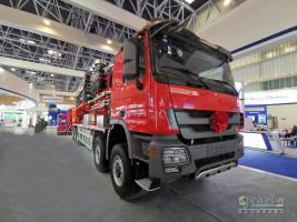奔馳卡車：不負(fù)開采之托 國(guó)內(nèi)首款五軸壓裂車交付克拉瑪依油田