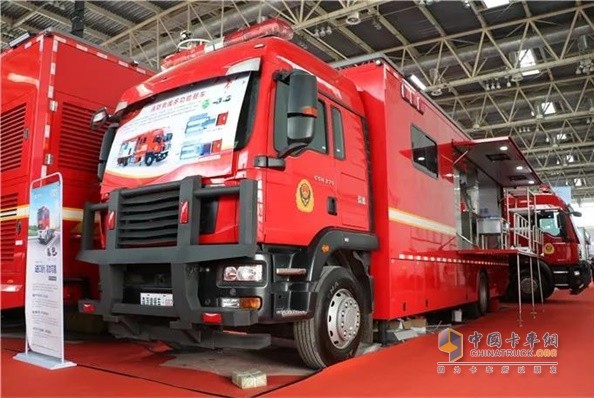 森源重工展示了消防救援多功能餐車、消防救援多功能淋浴車等產(chǎn)品