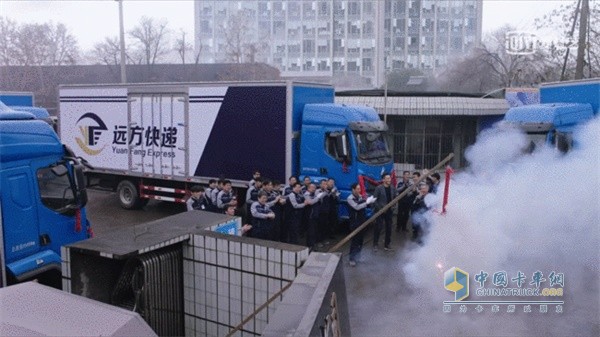 姚遠(yuǎn)的遠(yuǎn)方快遞喜提1000臺乘龍汽車——乘龍H5