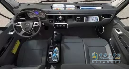 駿鈴V6冷鏈車(chē)駕駛室