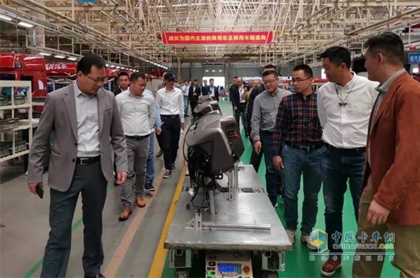 考察團參觀東風柳汽柳東商用車基地