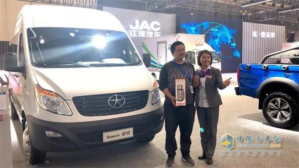 星銳車主展會現(xiàn)場合影留念