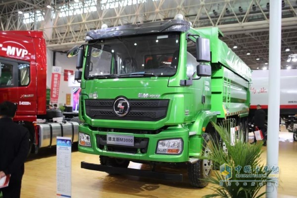 德龍新M3000 8×4標準版城建渣土車
