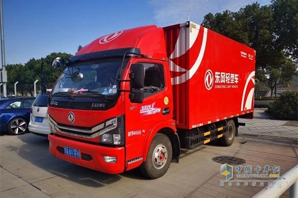 作為CEC官方唯一指定后勤卡車品牌及T.K.R車隊(duì)指定保障用車，東風(fēng)輕型車全力保障參賽車輛及物資的運(yùn)輸