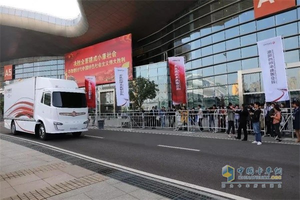 新一代東風(fēng)天錦概念車動態(tài)演示