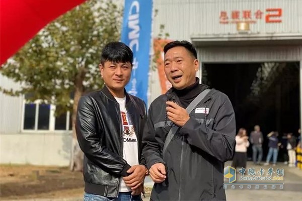 聯(lián)合卡車發(fā)布會開始前，楠哥的快手直播已經(jīng)開啟