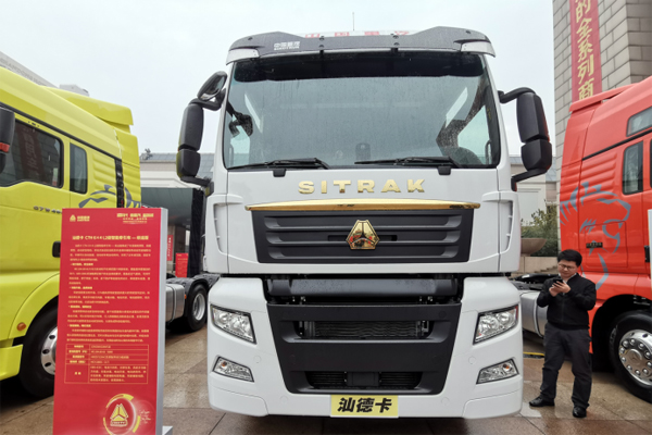 汕德卡C7H 6×4 L2級智能牽引車-標運版