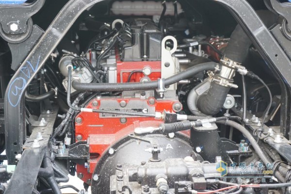 康明斯3.8L發(fā)動機(jī)
