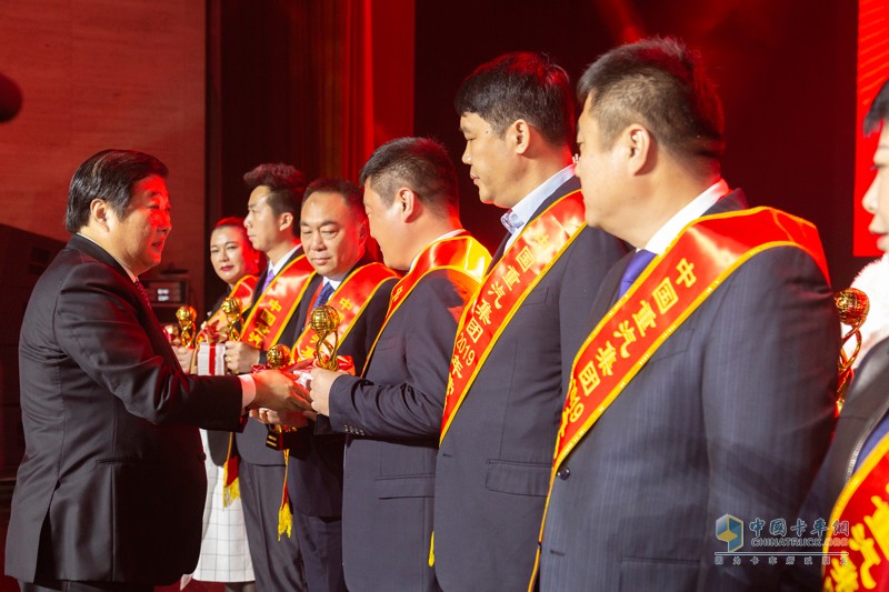 中國重汽打響2020年年會(huì)第一槍！譚旭光董事長作出重要講話！