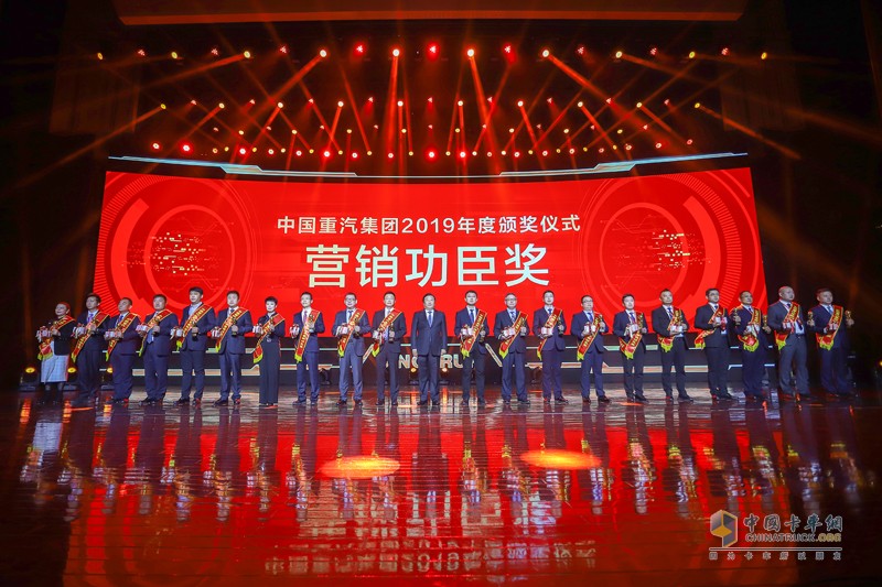 中國重汽打響2020年年會(huì)第一槍！譚旭光董事長作出重要講話！