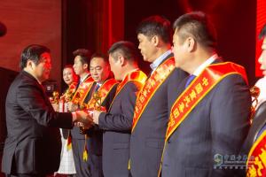 中國重汽打響2020年年會(huì)第一槍！譚旭光董事長作出重要講話！