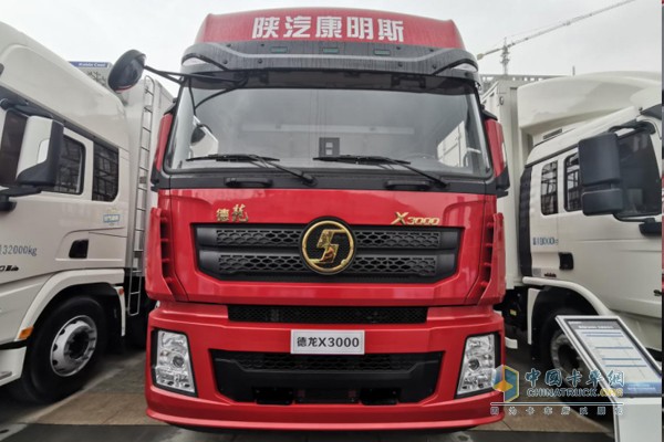 搭載康明斯X12國六動(dòng)力的德龍X3000 8x4綠通版?zhèn)}柵載貨車