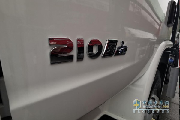 搭載玉柴210馬力國六發(fā)動(dòng)機(jī)