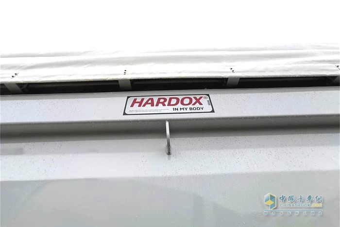 汕德卡上裝用料上乘，嚴(yán)把品質(zhì)關(guān)(進(jìn)口瑞典HARDOX高耐磨鋼板材料)