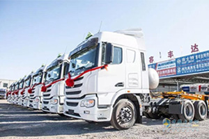 想用戶之所想 45臺(tái)聯(lián)合卡車國(guó)六天然氣重卡交付寧夏用戶