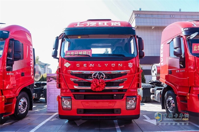 紅巖杰獅C6 LNG港口牽引車(chē)高效節(jié)能